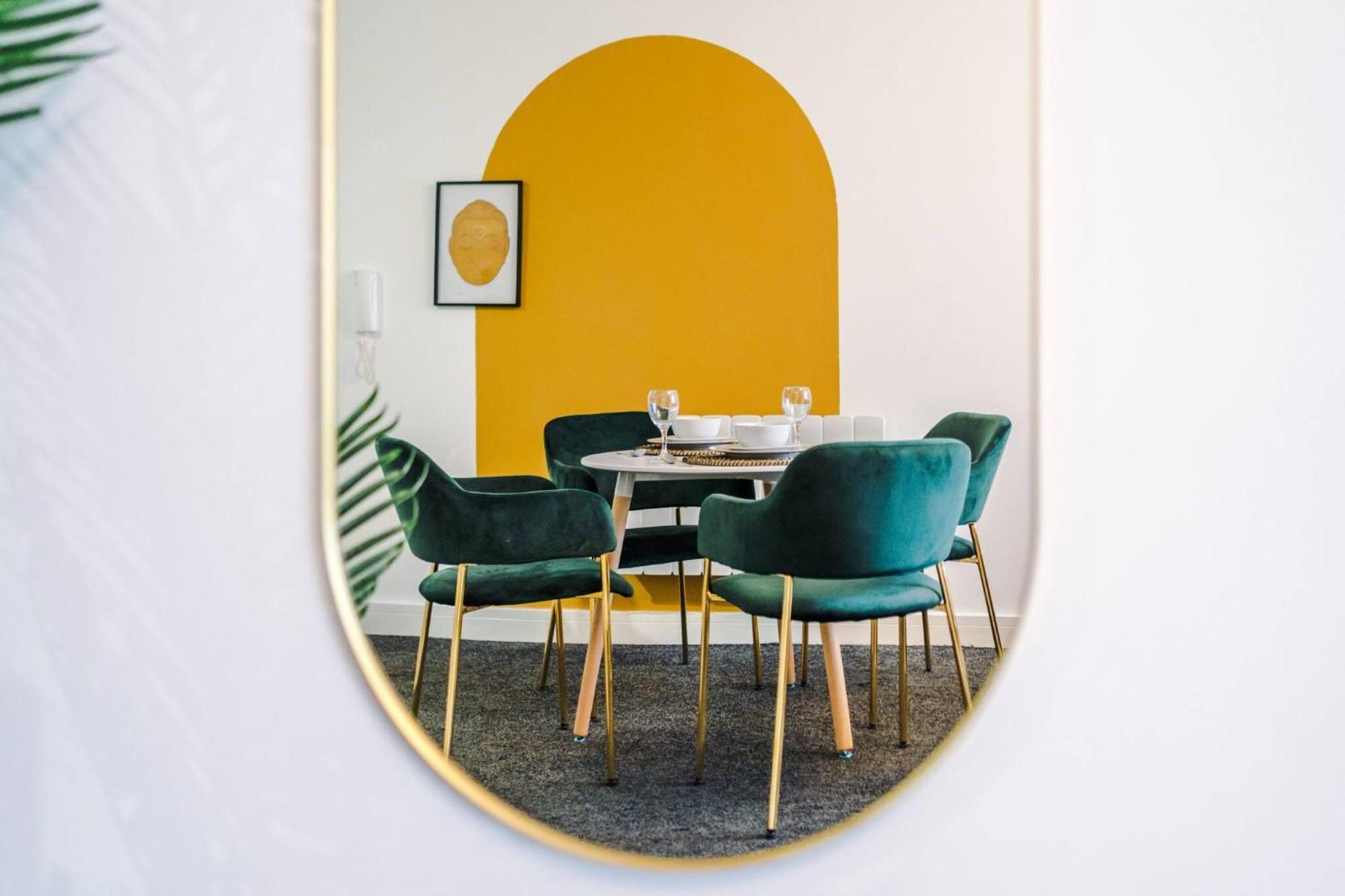 Budget Friendly Private - Free Parking Apartment