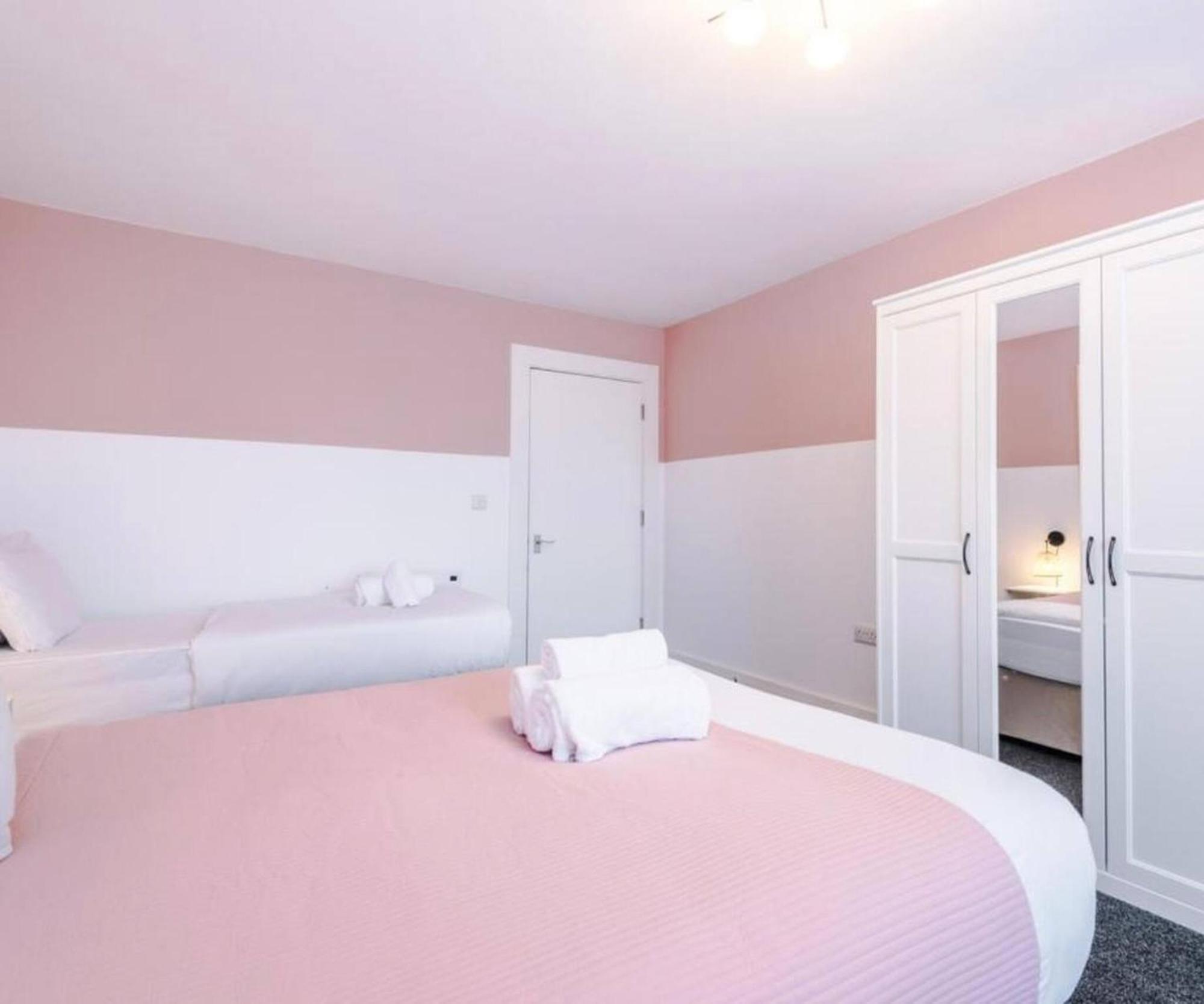 Budget Friendly Private - Free Parking * Manchester