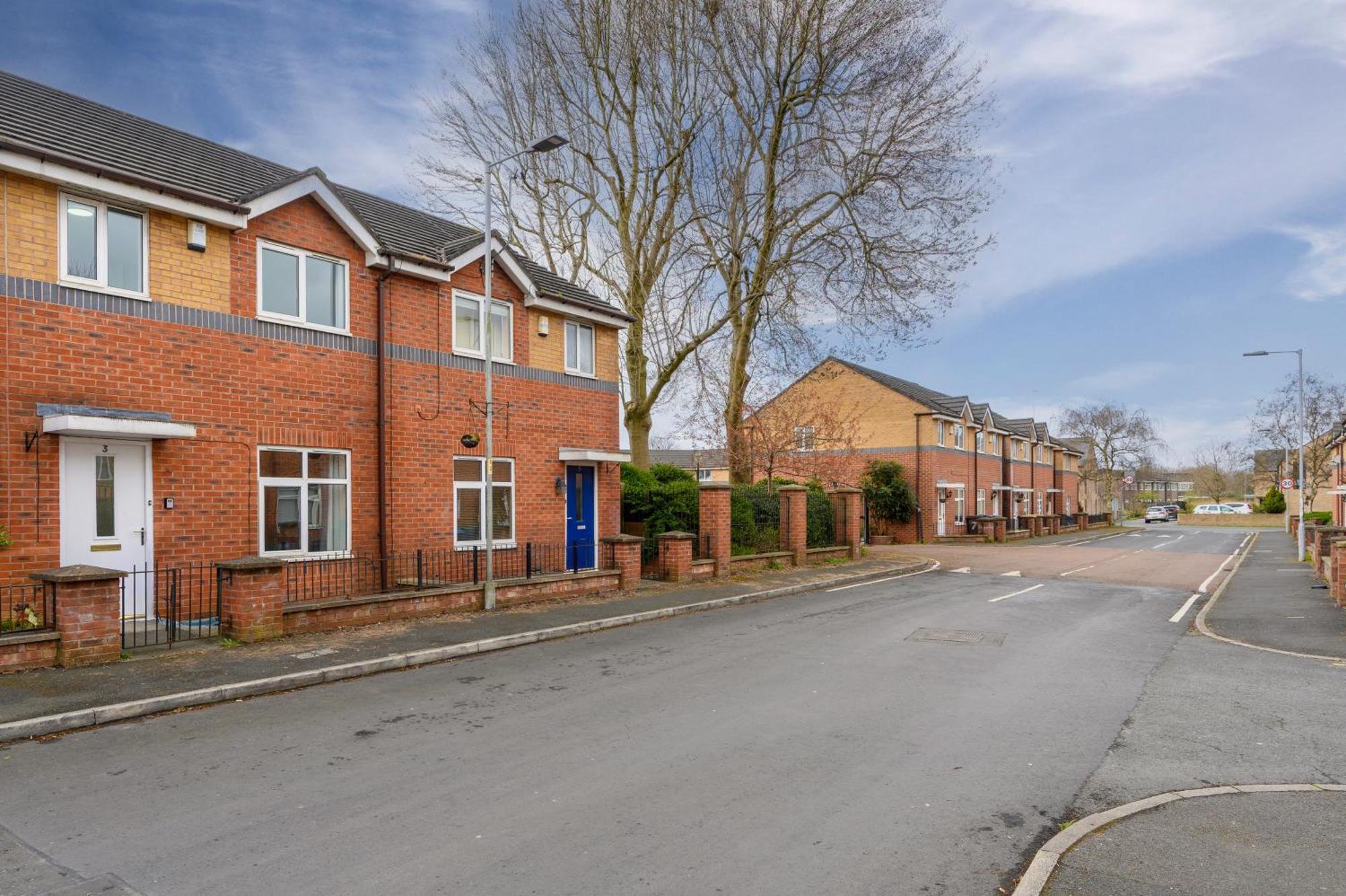 Holiday home 3bdr Gated Parking Near Centre Manchester