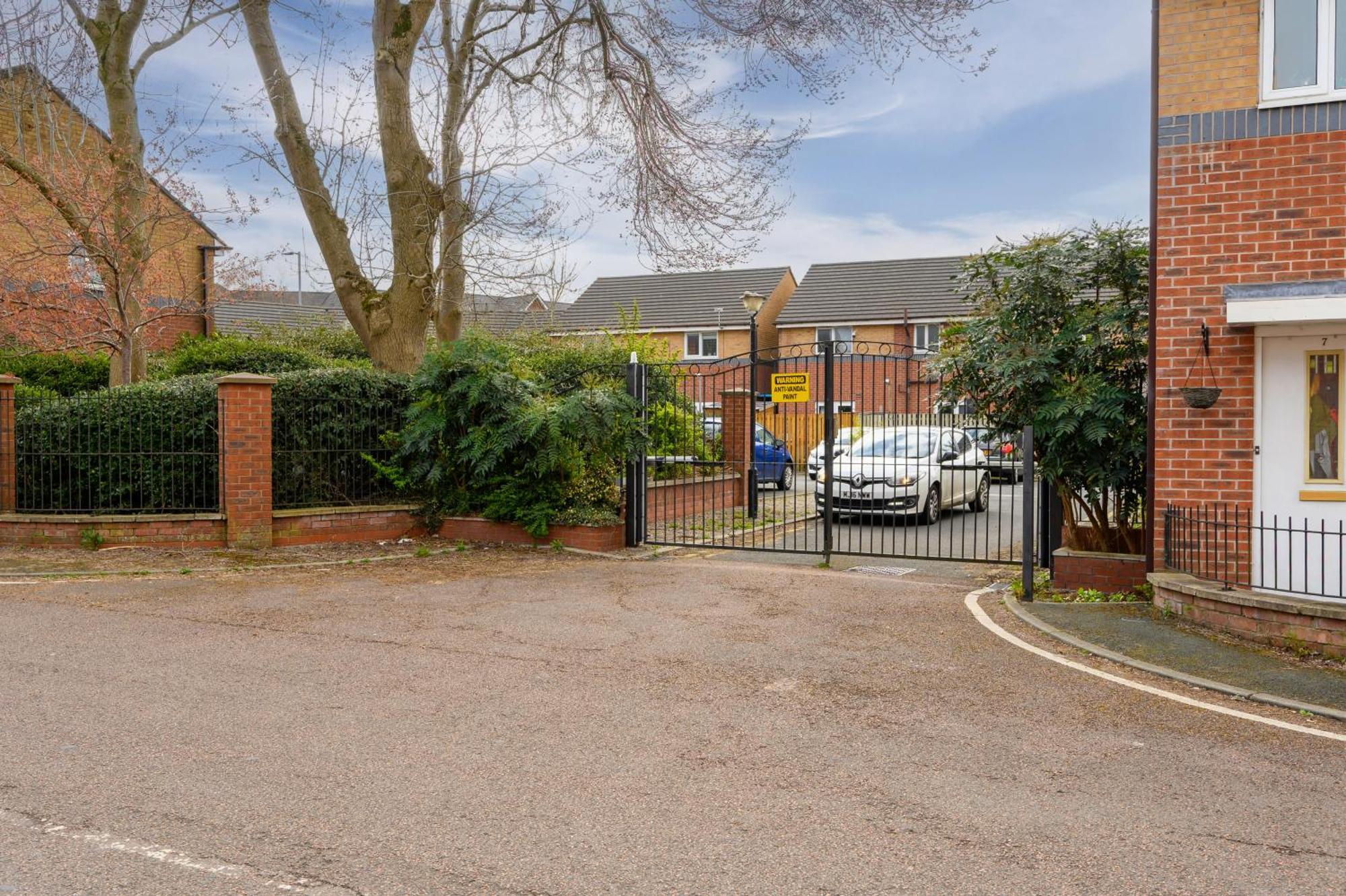 3bdr Gated Parking Near Centre * Manchester