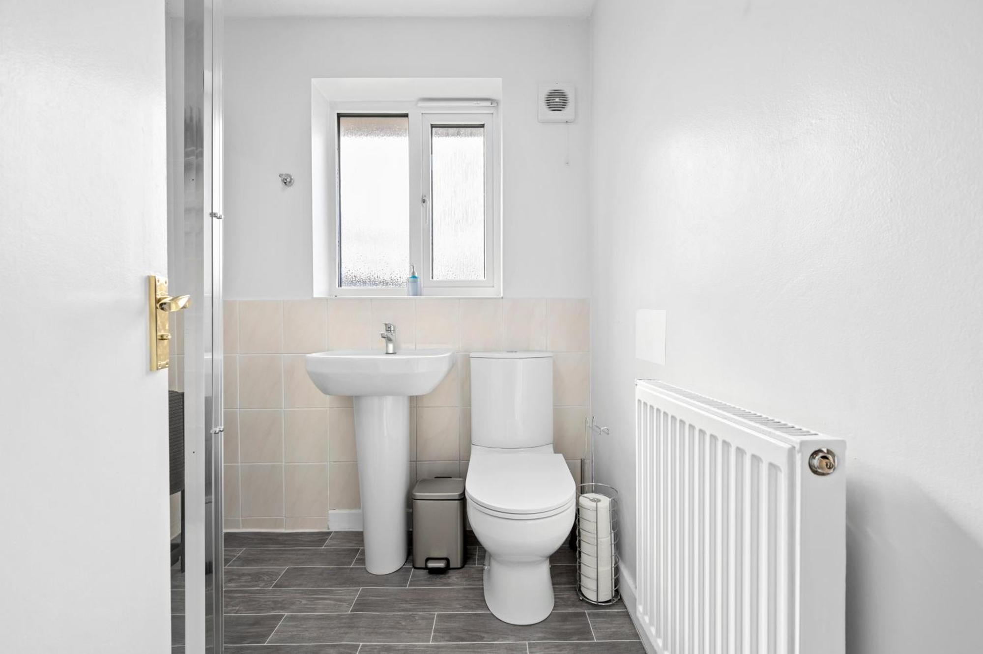 3bdr Gated Parking Near Centre Holiday home