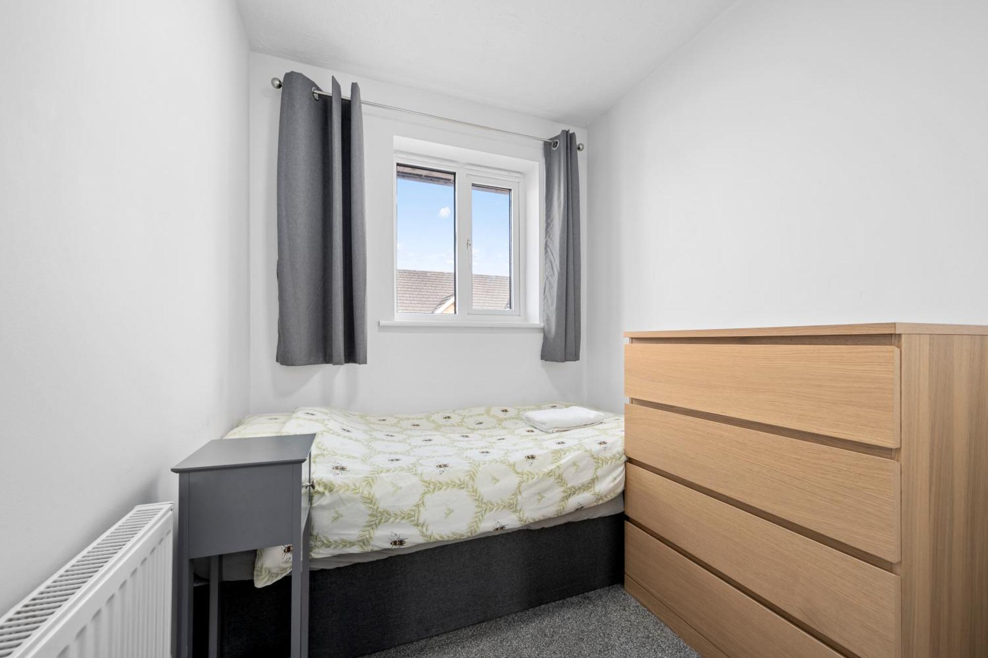 3bdr Gated Parking Near Centre Holiday home *