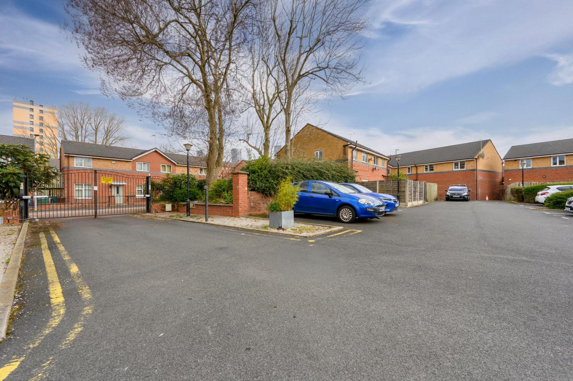 3bdr Gated Parking Near Centre Holiday home