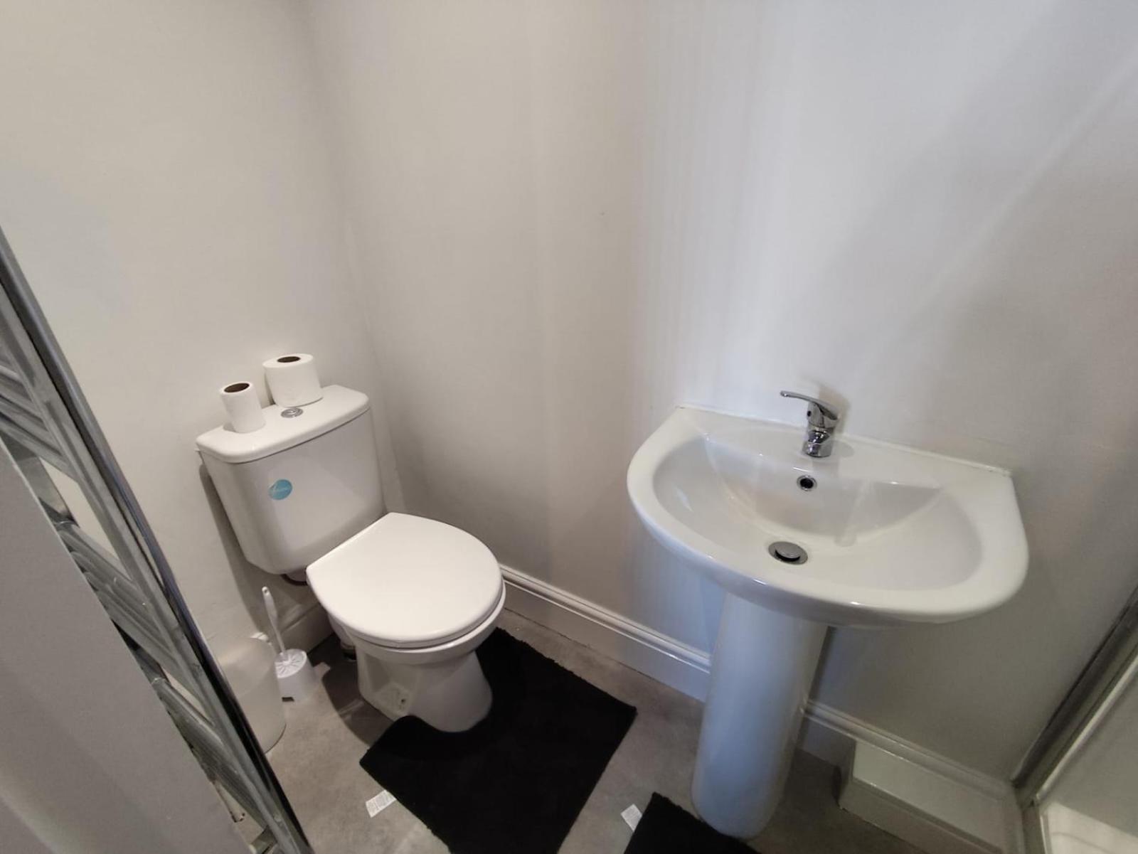 En-suite Double-bedroom In The Heart Of Salford Perfect For Short Gasthuis