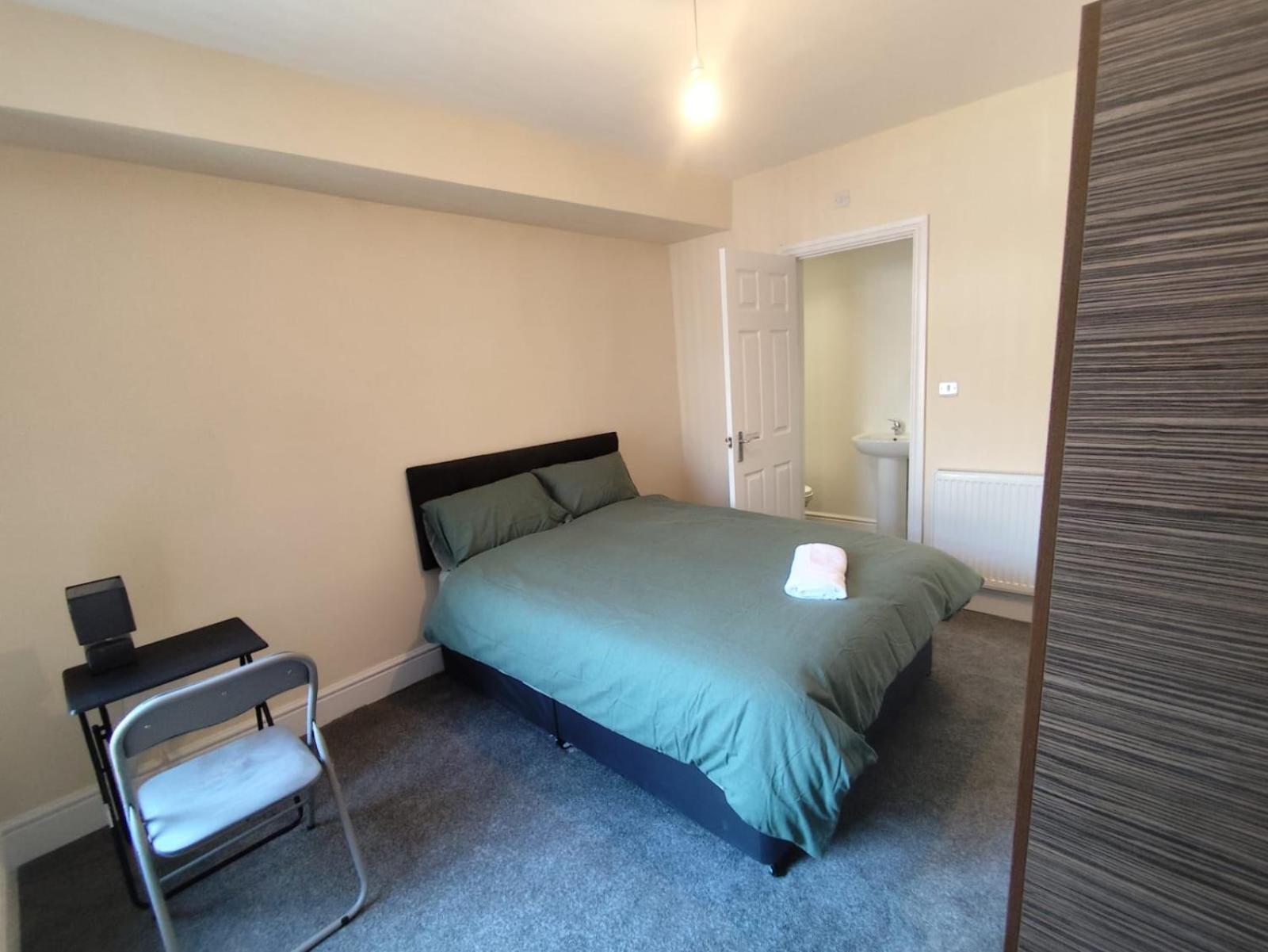 En-suite Double-bedroom In The Heart Of Salford Perfect For Short Gasthuis Manchester