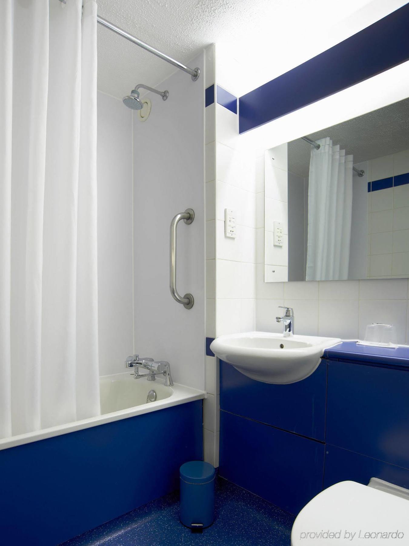 Piccadilly Apartment *