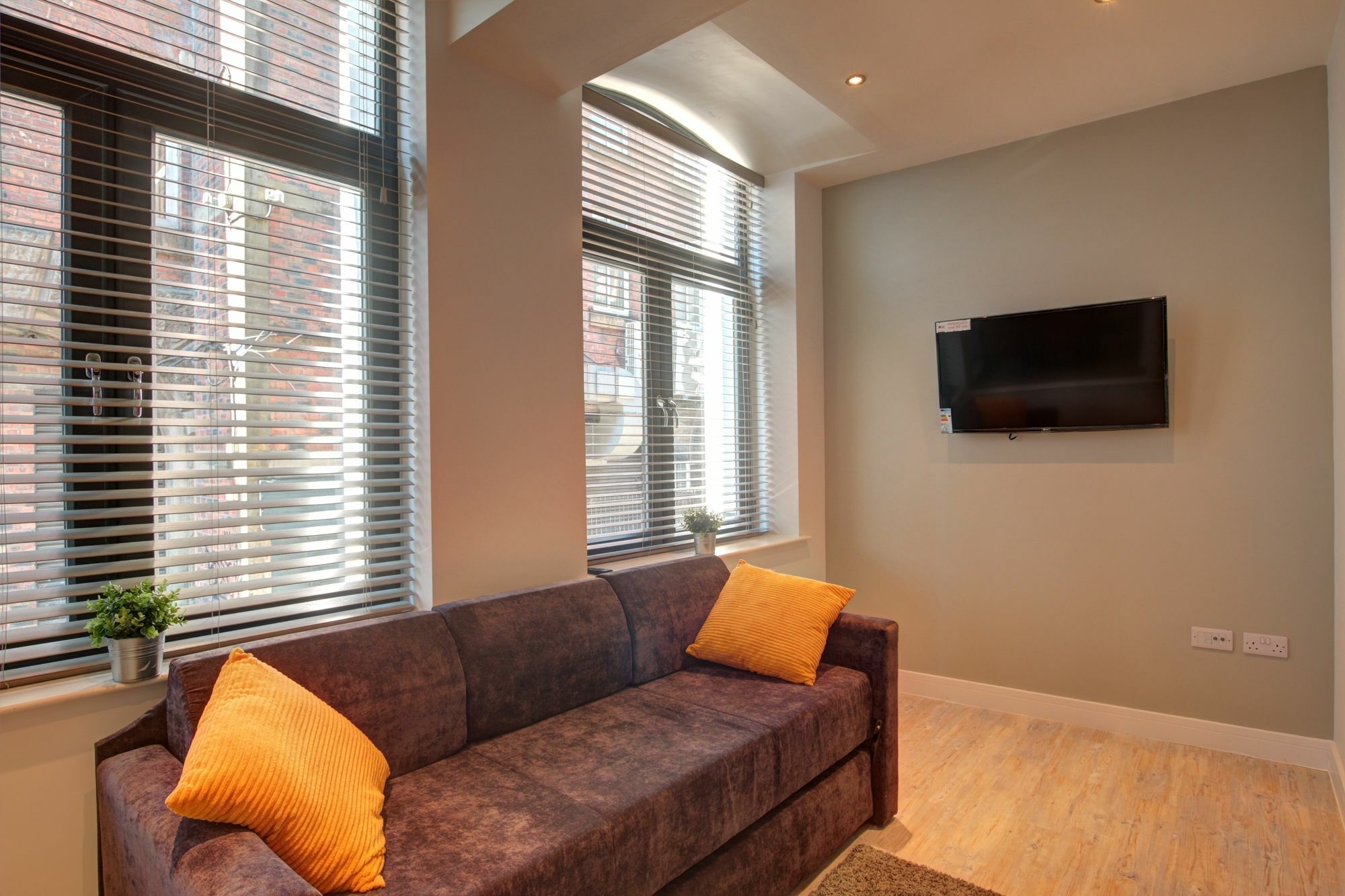 Piccadilly Apartment *
