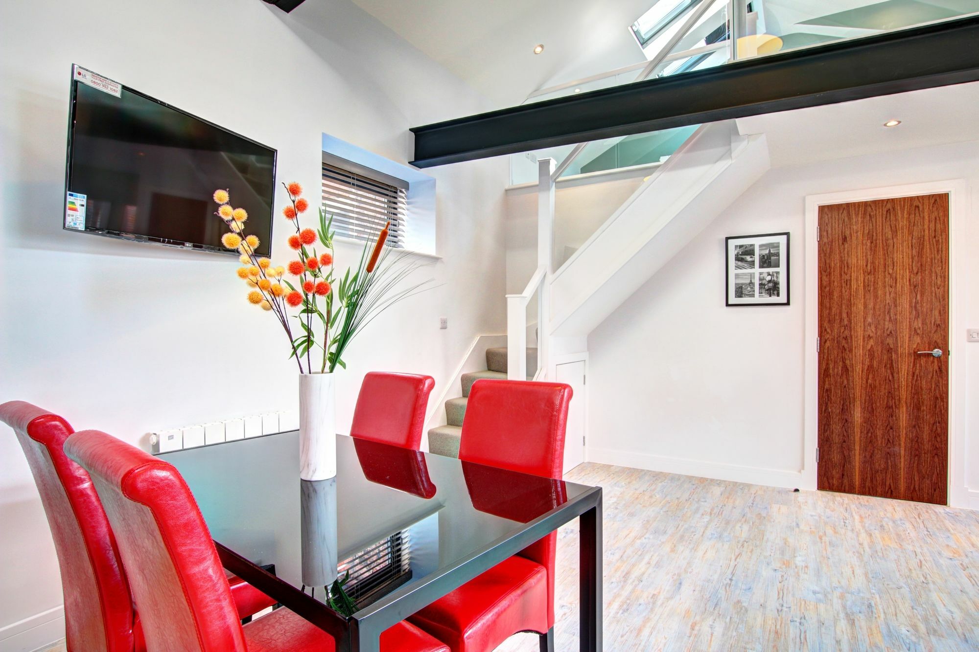 Piccadilly Apartment *