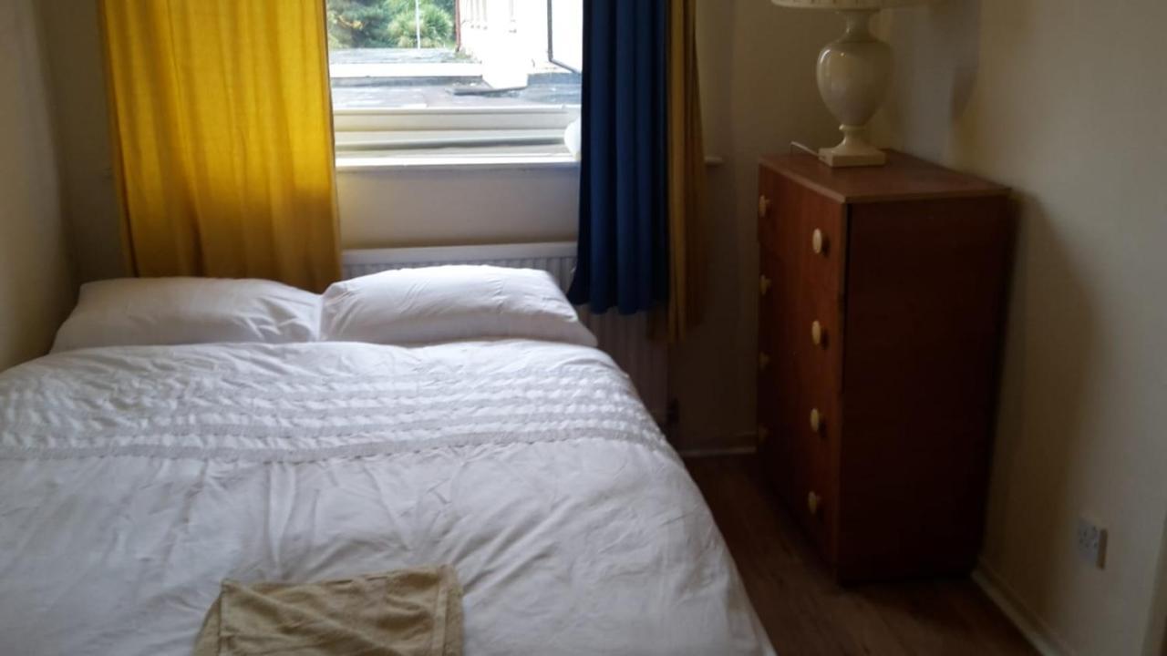 Guest house Wadesmill House *