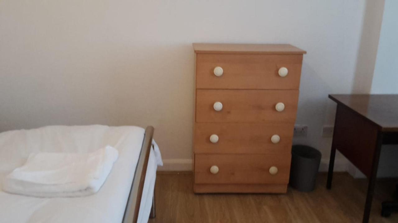 Wadesmill House Guest house Manchester
