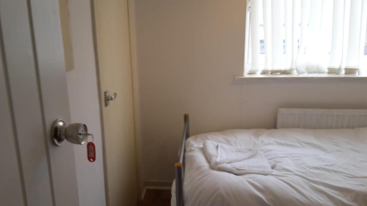 Wadesmill House Guest house