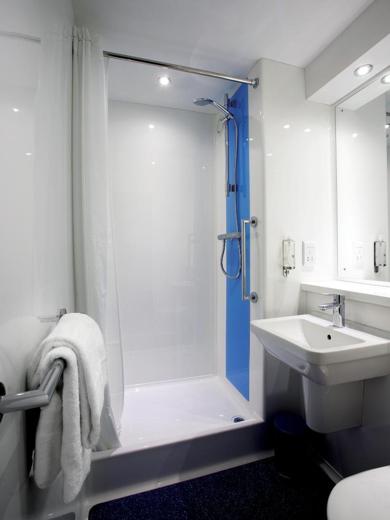 Hotel Travelodge Central 3*